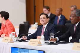 Le PM Pham Minh Chinh s’adresse à la 2e session du Sommet du G7 élargi
