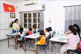 Ouverture d'un cours de vietnamien à Vientiane
