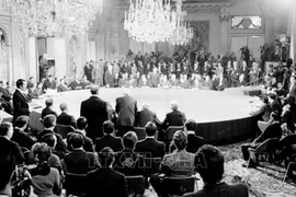 La VNA publie un livre bilingue sur les Accords de Paris de 1973