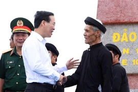 Le président Vo Van Thuong visite l'île de Phu Quy dans la province de Binh Thuan