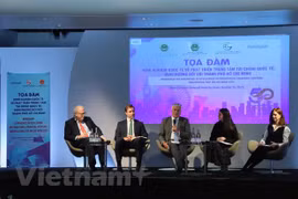 Vietnam et Royaume-Uni échangent leurs expériences dans le développement de centres financiers internationaux 