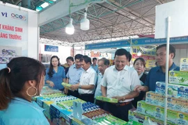 Les spécialités locales et les villages de métiers font leur promotion à Hanoi
