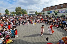 Les communautés vietnamiennes en France et en Allemagne célèbrent la Fête de la mi-automne 2023