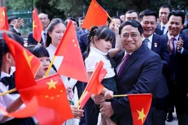 Le PM rencontre la communauté vietnamienne en Chine