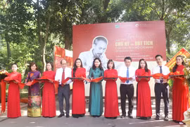 Exposition «Une collection de signatures du Président Hô Chi Minh de 1945 – 1969 » à Hanoi