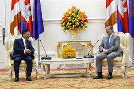 Le Premier ministre cambodgien affirme continuer à renforcer les relations intégrales avec le Vietnam