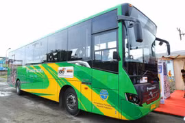 L'Indonésie met en place des tarifs de bus pour les groupes spéciaux