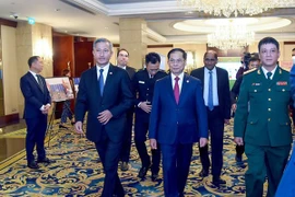 Les relations Vietnam - Singapour se développent fortement et étroitement