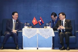 Le président Vo Van Thuong rencontre le SG du Parti et président lao Thongloun Sisoulith