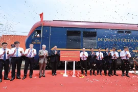 Hanoi accueille le premier train de fret venu de la ville chinoise de Shijiazhuang