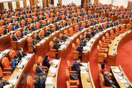 Le 8e Plénum du Parti discute des solutions d’améliorer le contingent d’intellectuels