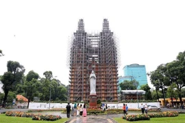 Les croix de la cathédrale Notre-Dame de Saigon seront restaurées en Belgique