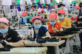 Des vêtements et chaussures vietnamiens présentés au Magic Show de Las Vegas
