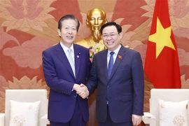 Le président de l'AN du Vietnam reçoit le président du Parti japonais Komeito