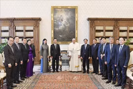 Le présisdent Vo Van Thuong rencontre le pape François au Vatican