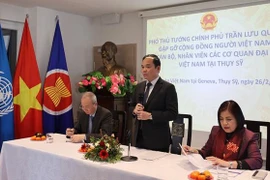 Le vice-Premier ministre Tran Luu Quang rencontre des Vietnamiens en Suisse