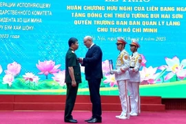 La Russie remet l'Ordre de l’Amitié à un responsable du mausolée du Président Ho Chi Minh