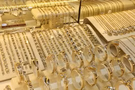 Le cours de l'or frôle la barre des 75 millions de dongs le taël