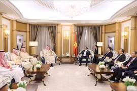 Le PM reçoit des dirigeants des géants économiques d'Arabie saoudite