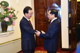 Le chef de la diplomatie vietnamienne reçoit le secrétaire du Comité provincial du PCC du Yunnan