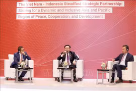 Le président de l’AN Vuong Dinh Huê au Forum sur la politique extérieure