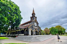 L’église romane en bois de Kon Tum 