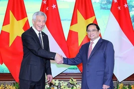 Le Vietnam et Singapour envisagent un partenariat stratégique intégral