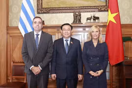 Le président de l’Assemblée nationale s’entretient avec les dirigeants du Parlement de l’Uruguay