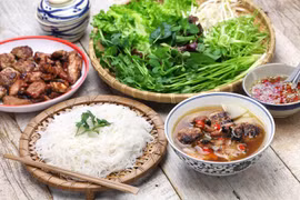 Hanoi présente ses plats culinaires uniques aux visiteurs