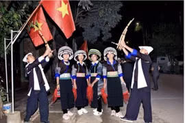 Festival H'mong du Khen et des fleurs de cerisier sauvage à Yen Bai
