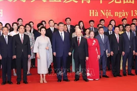 Le secrétaire général du PCV Nguyen Phu Trong et le dirigeant chinois Xi Jinping rencontrent des partisans de l’amitié des deux pays