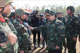 Le Premier ministre assiste à un exercice tactique militaire