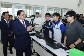 Le PM exhorte à former les ressources humaines pour servir le développement national