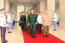 Le vice-ministre de la Défense Vo Minh Luong en visite à Cuba