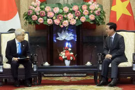 Le président Vo Van Thuong reçoit le président de la Chambre des conseillers du Japon