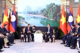 Le président Vo Van Thuong salue des relations spéciales Vietnam-Laos