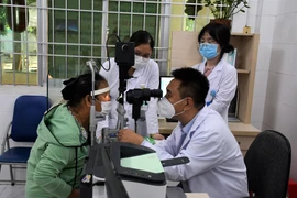 Fred Hollows Vietnam aide Ba Ria – Vung Tau à améliorer les services réfractifs