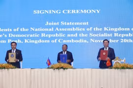 Rehaussement du niveau de coopération parlementaire Vietnam-Laos-Cambodge