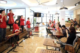 Le club Câm Ca, un lieu qui perpétue la passion pour la musique traditionnelle