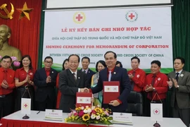 Les Croix-Rouges du Vietnam et de Chine signent un protocole de coopération