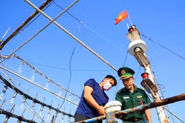 Supervision étroite des équipements VMS nécessaires contre la pêche INN