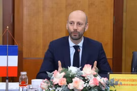 La France aide le Vietnam à moderniser son administration par le numérique