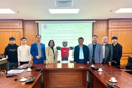 Des scientifiques vietnamiens fabriquent un robot humanoïde intelligent