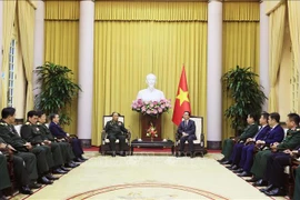 Le président Vo Van Thuong reçoit le vice-ministre lao de la Défense 