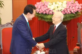 Le secrétaire général du PCV reçoit le président sud-coréen