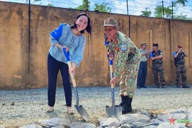L’équipe japonaise du génie contruit une route pour célébrer les 50 ans des relations Vietnam-Japon