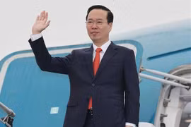 Le président Vo Van Thuong quitte Hanoï pour une visite officielle au Laos