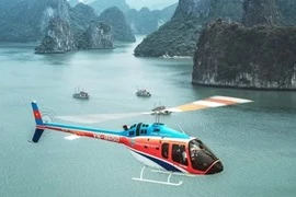 Sauvetage des victimes d'un accident d'hélicoptère dans la baie d'Ha Long