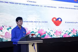 Rencontre d'amitié entre les jeunes du Vietnam et du Laos