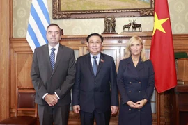 Le président de l’Assemblée nationale s’entretient avec les dirigeants du Parlement de l’Uruguay